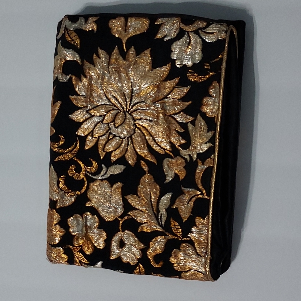 Embroidary Clutch with Change Purse